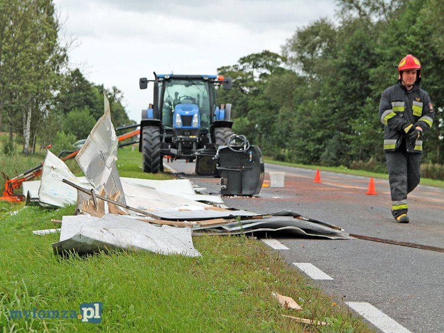 Ciężarówka wpadła na traktor [FOTO]