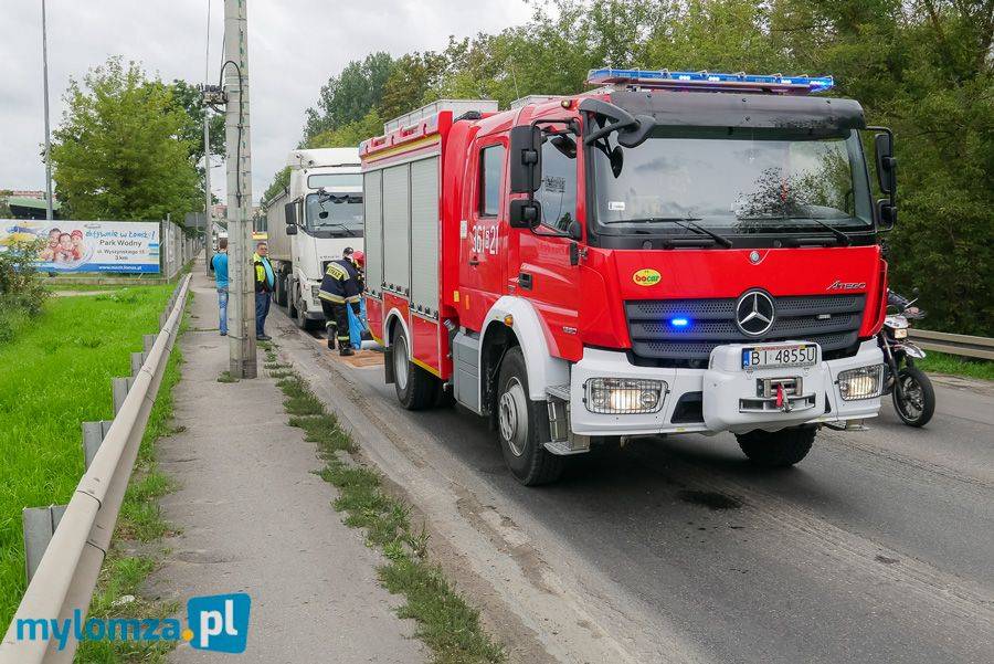 Plama oleju przyczyną korka na Zjeździe [FOTO]
