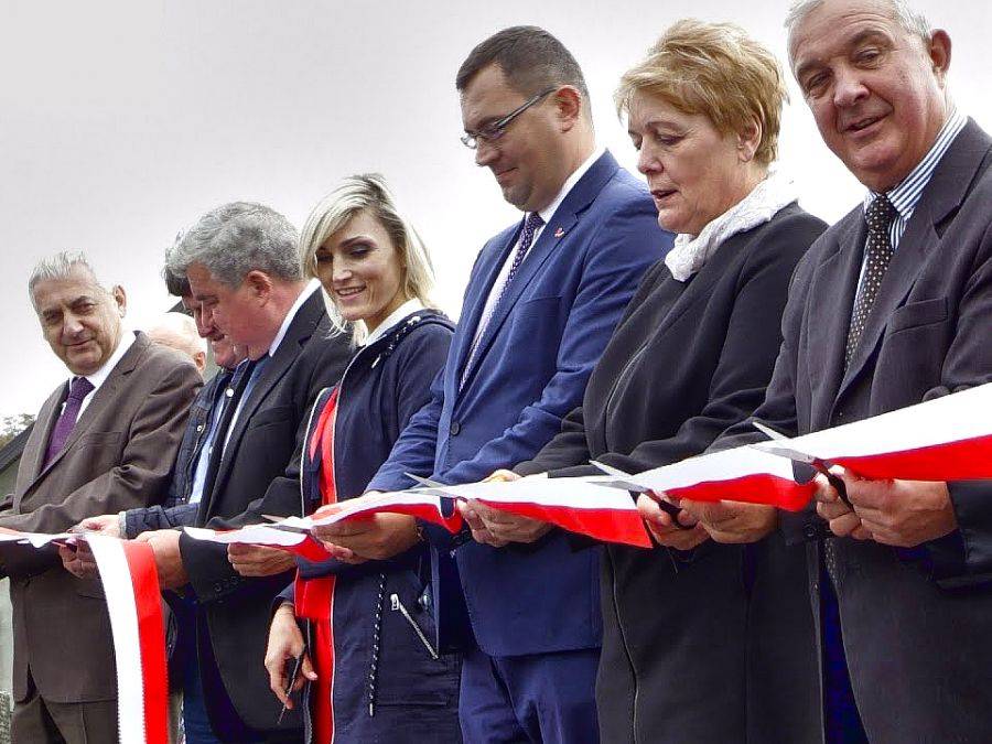 Mieszkańcy Dobrego Lasu jeżdżą już po nowej drodze [VIDEO]