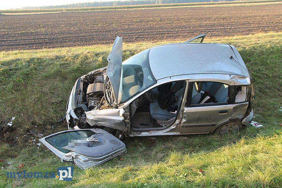 Poranny wypadek na DK61 [FOTO]