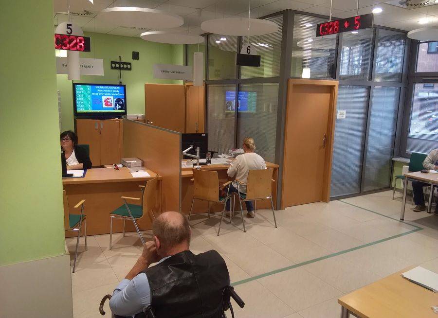 Niższy wiek emerytalny – ZUS wydał już pierwsze decyzje