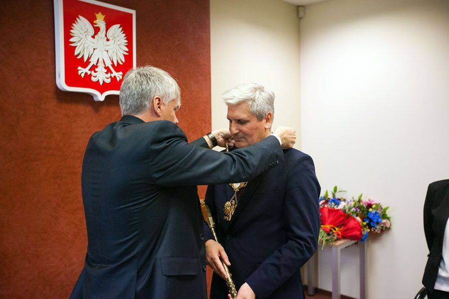 Przekazanie insygniów władzy rektorskiej w PWSIiP
