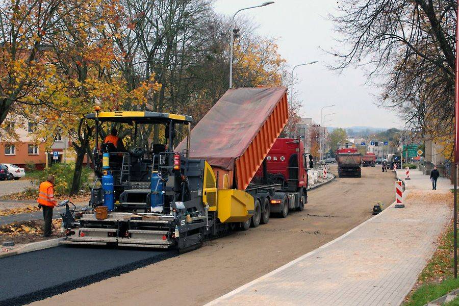 Na Polowej kładą asfalt! [FOTO]