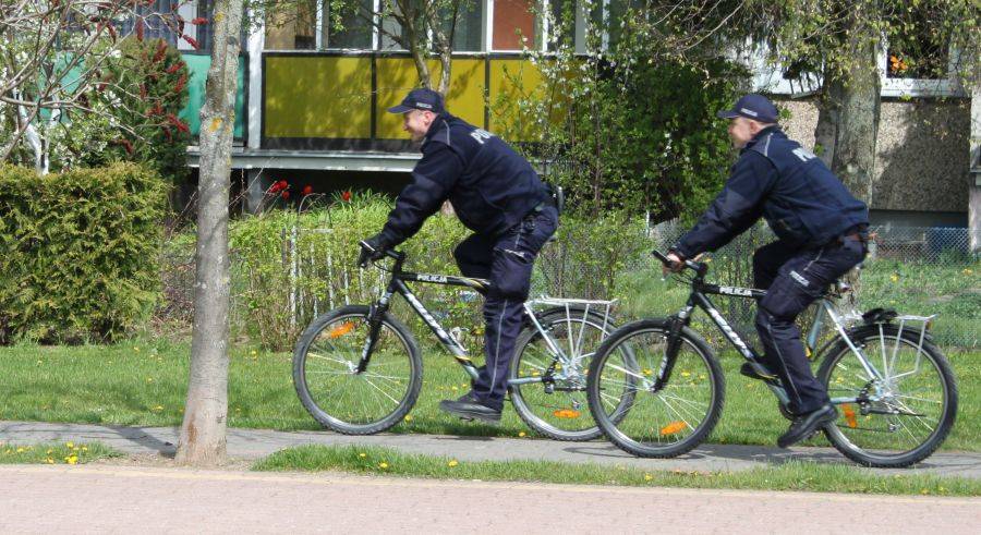 Policjanci na rowerach zatrzymali 16-latka z marihuaną