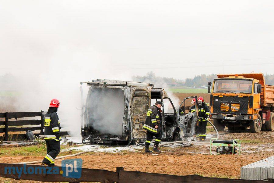 Doszczętnie spalony Renault Master [FOTO]