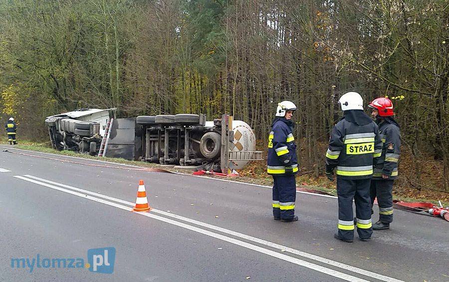 Cysterna w rowie, droga na Jeziorko zablokowana [VIDEO i FOTO]