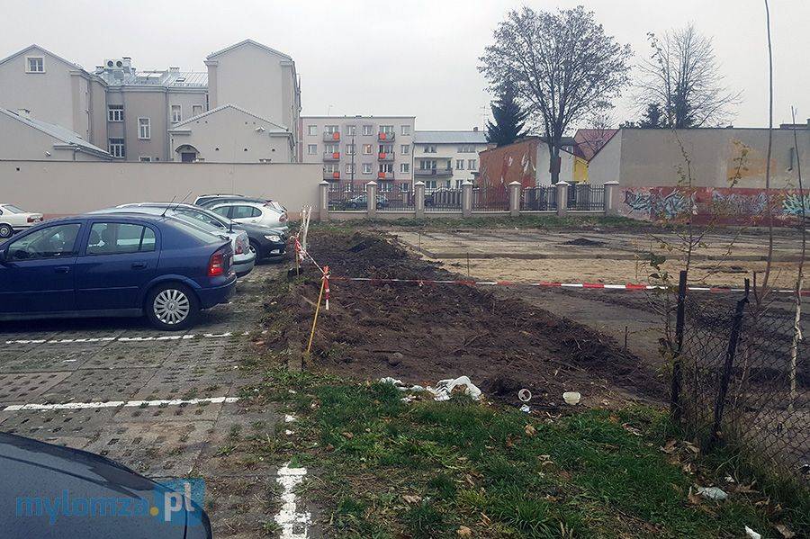 Powstają nowe miejsca parkingowe przy Giełczyńskiej [FOTO]