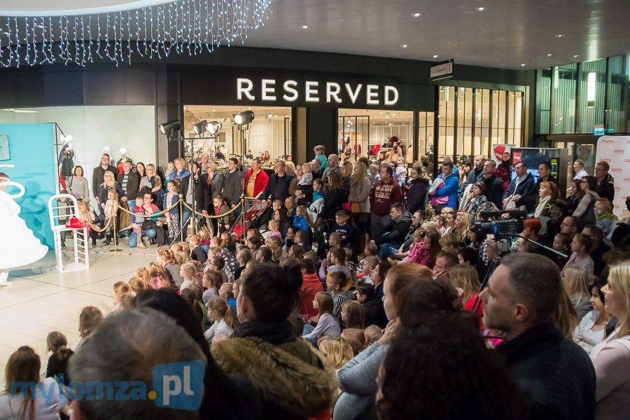 Tłumy dzieci na spektaklu w Venedzie [VIDEO i FOTO]