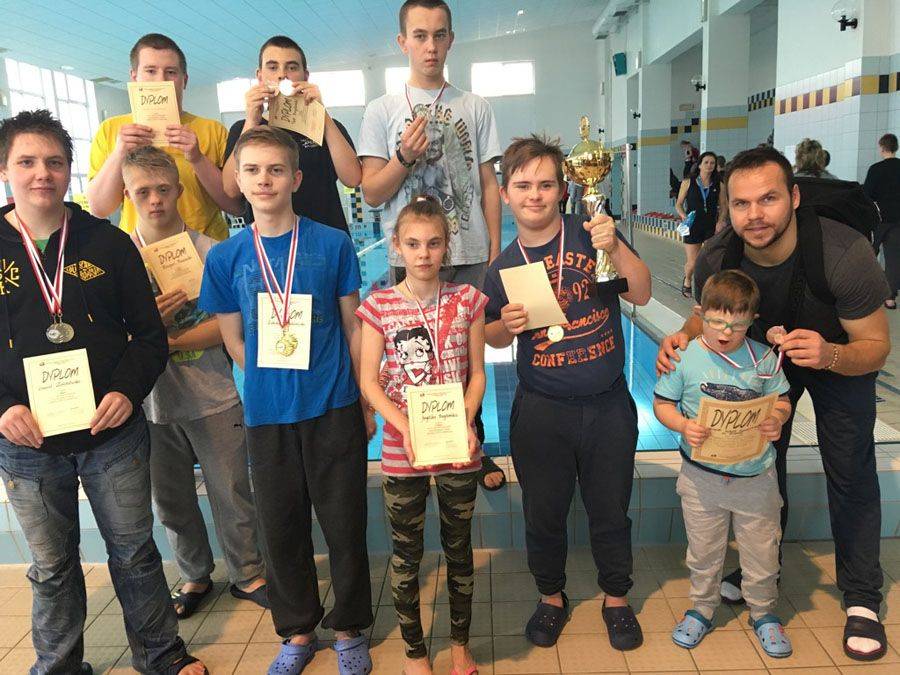 Pływackie sukcesy uczniów Zespołu Szkół Specjalnych w Łomży [FOTO]