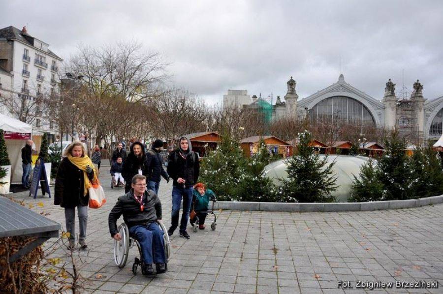 Grupa Tacy Sami przebywa w Tours we Francji