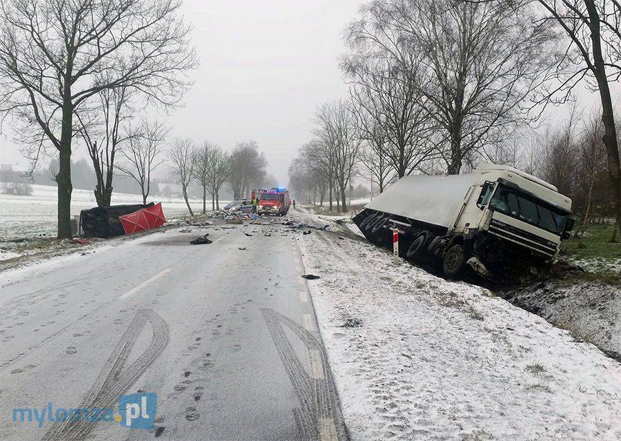 Śmiertelny wypadek w Elżbiecinie, droga zablokowana [FOTO]