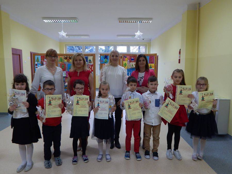 Kultywują tradycję i obdarowywują się kartkami świątecznymi