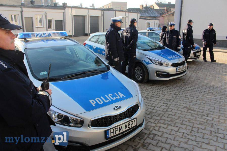 Policja otrzymała nowe radiowozy, a policjanci - nagrody [VIDEO i FOTO]
