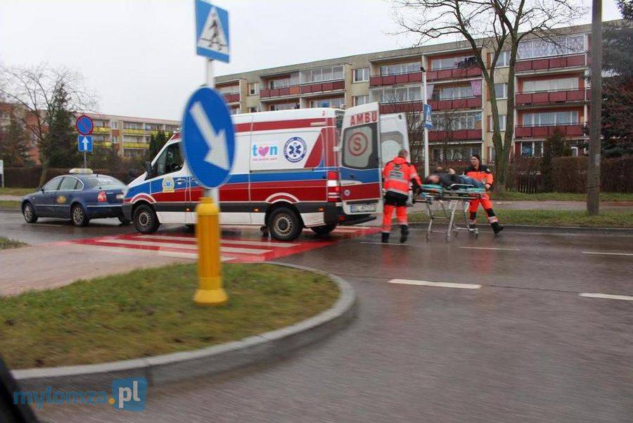 Mężczyzna potrącony przy szpitalu [FOTO]