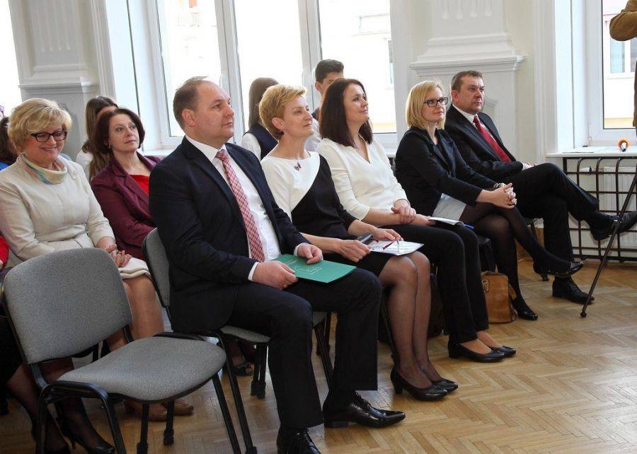 Samorząd Stawisk obniżył sobie uposażenia