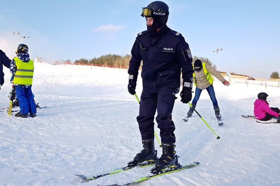 Policjanci na nartach na stoku w Rybnie [FOTO]