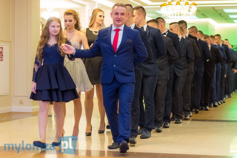 Studniówka w ZSCKR Marianowo [FOTO]