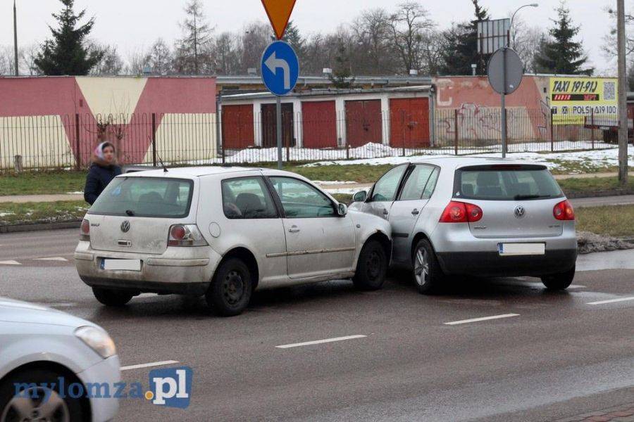 Wypadek na skrzyżowaniu Piłsudskiego z Chopina. Jedna osoba poszkodowana [FOTO]