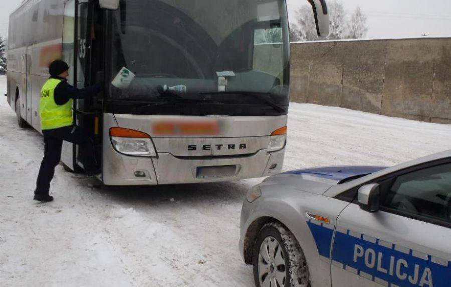 Niesprawny autobus miał wieźć dzieci na wycieczkę