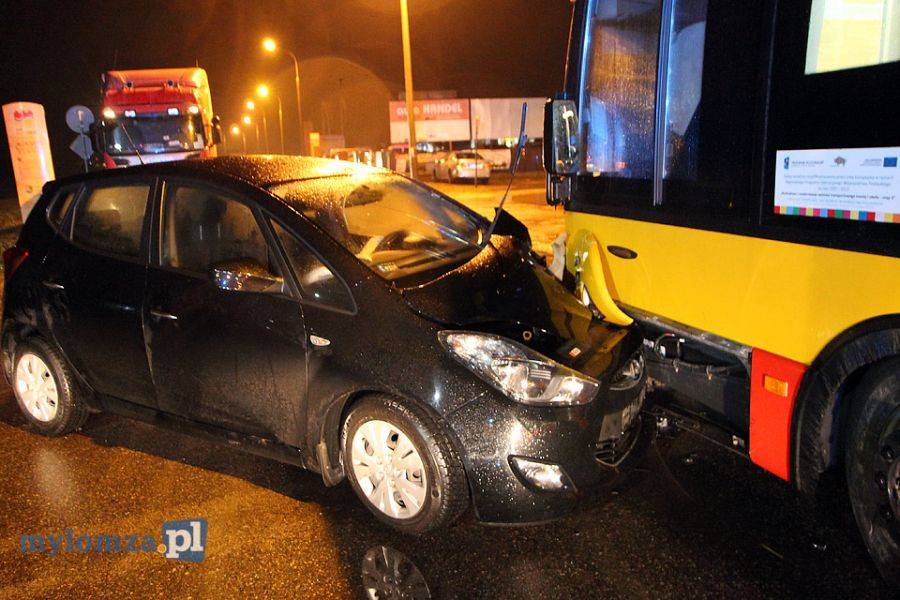 Zderzenie z autobusem na rogatkach miasta [FOTO]