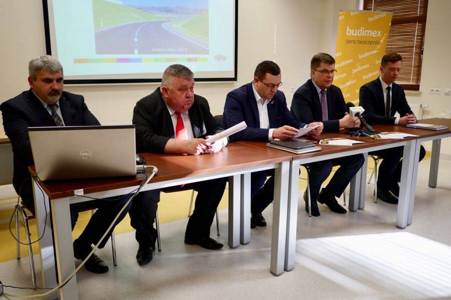 Umowa na rozbudowę drogi wojewódzkiej 677 w Łomży i budowę obwodnicy Konarzyc podpisana [VIDEO i FOT