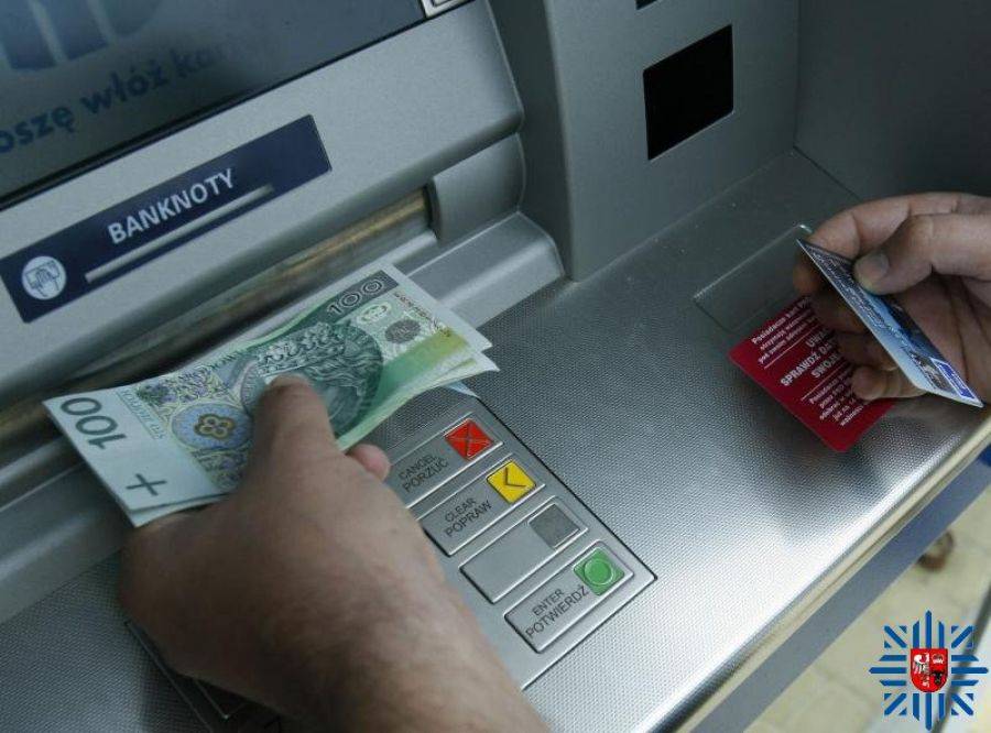 Ukradła kartę i wypłaciła z bankomatu pieniądze