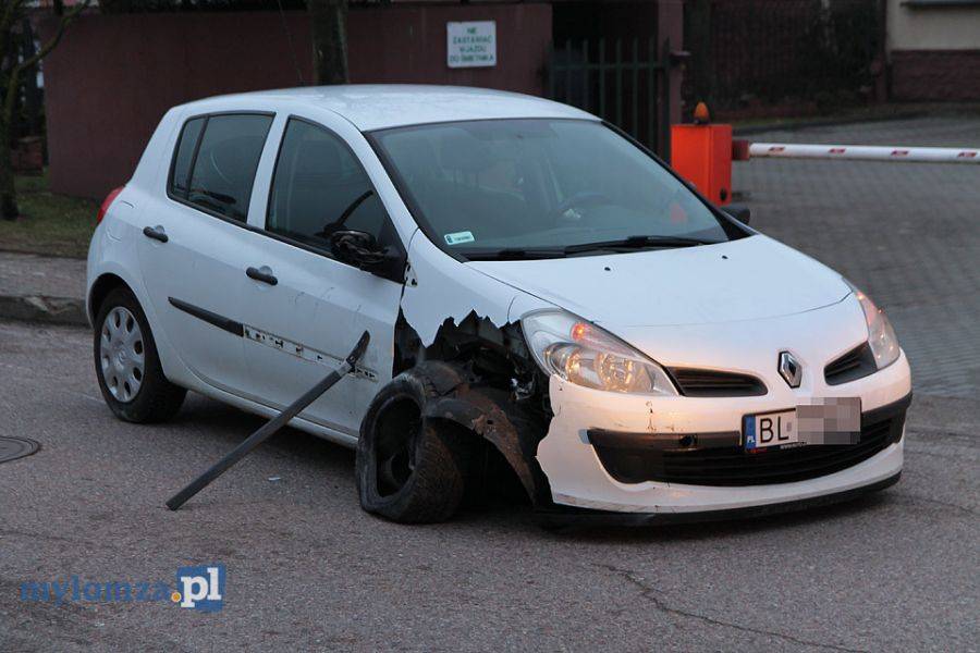 Mężczyźni w renault byli pijani