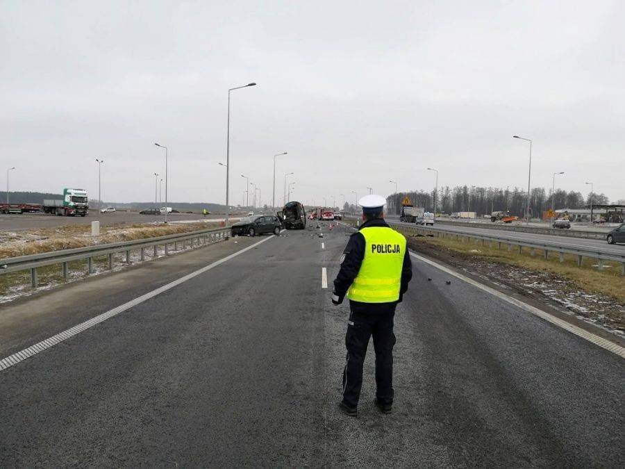 Jeżewo Stare: Dwie osoby zginęły w wypadku, droga zablokowana