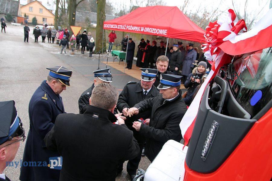 Druhny i druhowie z OSP Drozdowo mają nowy wóz strażacki [VIDEO i FOTO]