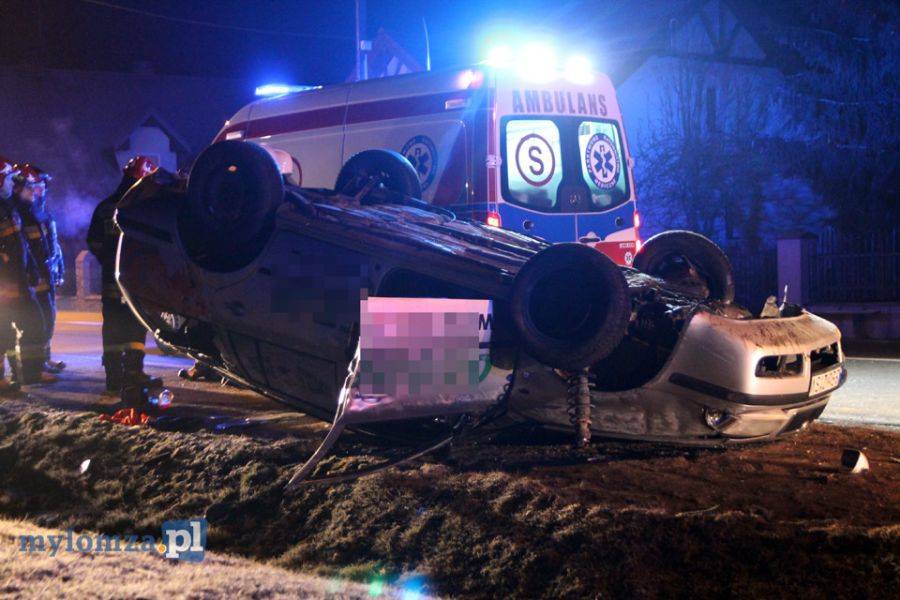 Nocne dachowanie w Konarzycach [FOTO]