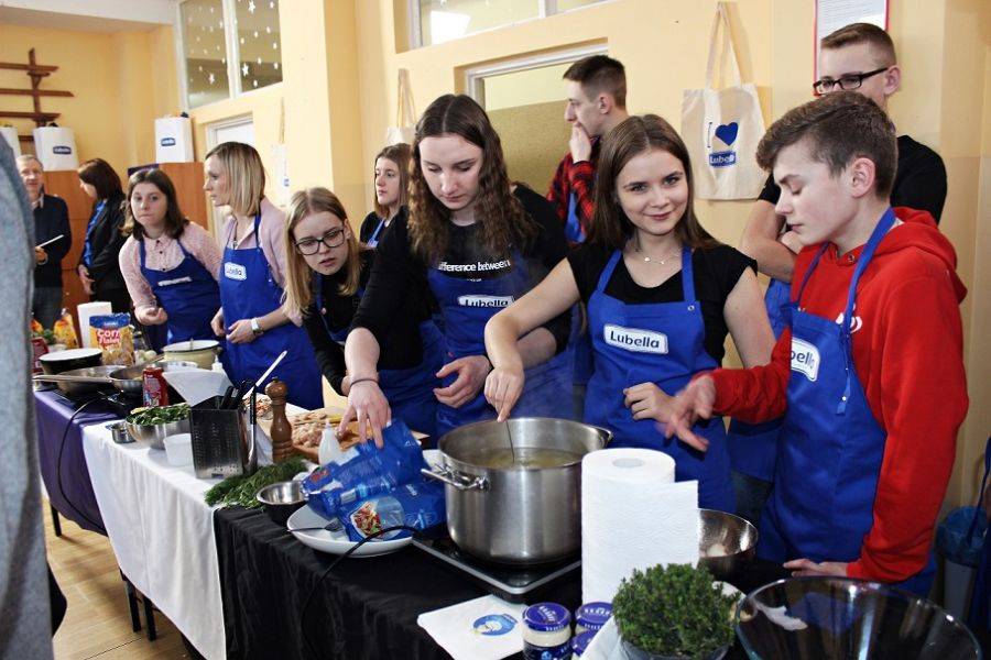 Gimnazjaliści spędzili inspirujący dzień z profesjonalnym kucharzem [FOTO]