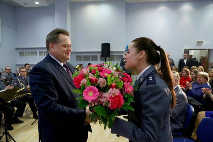 Nie tylko konfetti! Wiceminister Zieliński i płeć piękna 