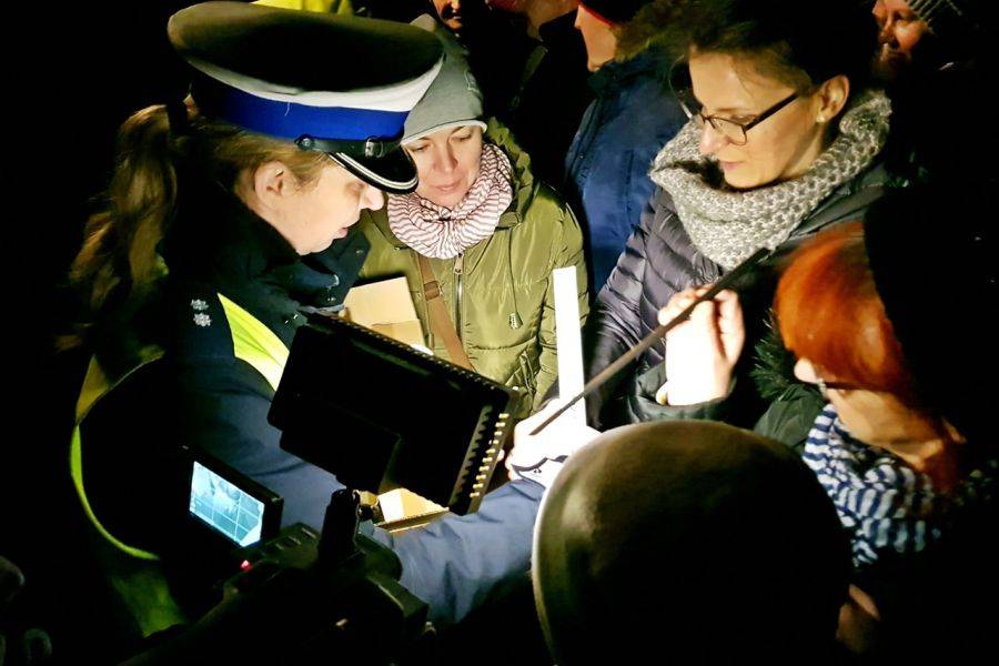 Odblaskowy eksperyment łomżyńskiej drogówki [VIDEO i FOTO]