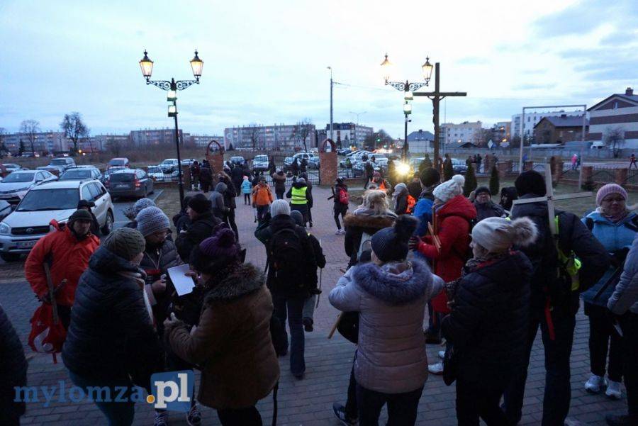 Ból, zmęczenie, mróz! Ekstremalna Droga Krzyżowa wyruszyła z Łomży [FOTO]