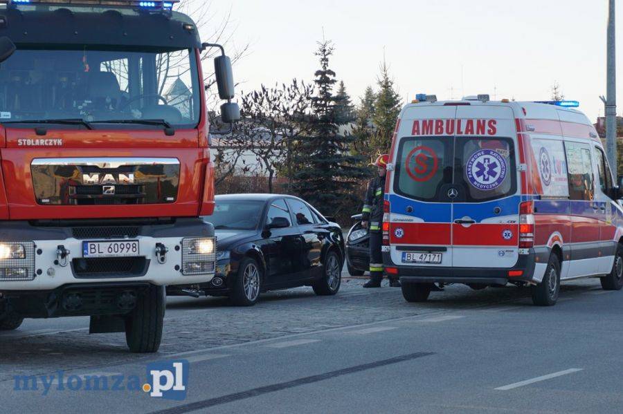 Wypadek na Sikorskiego. Kierowca nie zauważył wyjeżdżającego wozu strażackiego? [FOTO]