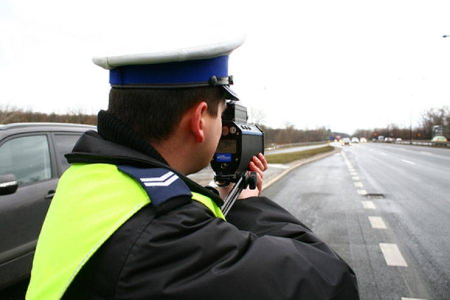 Rajdowiec-emeryt o 75 km/h za szybko w terenie zabudowanym