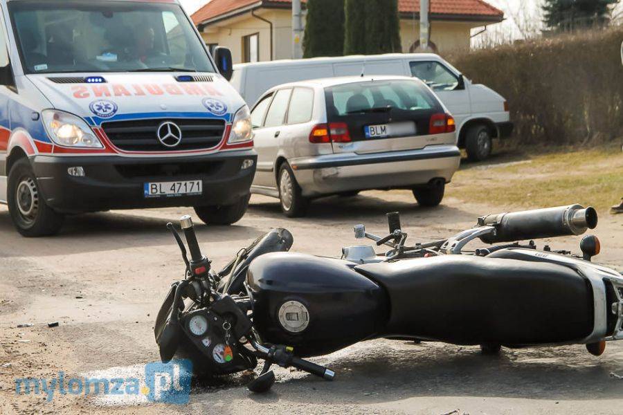 Zderzenie skutera z samochodem w Starej Łomży [FOTO]