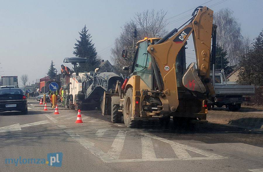 Dlaczego remonty dróg nie odbywają się w nocy? Czytelnik pyta, ratusz odpowiada