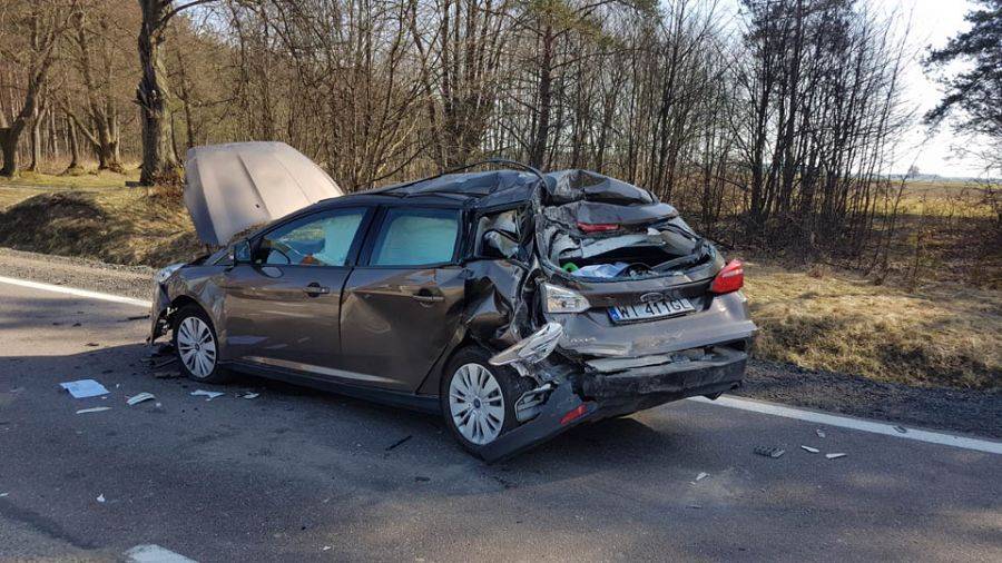Uwaga kierowcy. Karambol na DK 61. Droga zablokowana [FOTO]