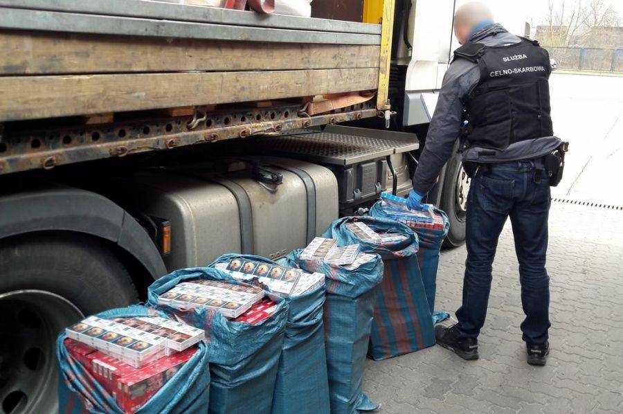 Nielegalne papierosy w ładunku mleka w proszku