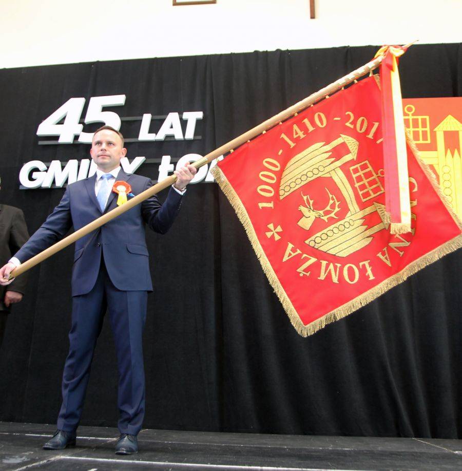 Nowy sztandar na 45-lecie gminy Łomża. Duże uroczystości w Kupiskach [VIDEO i FOTO]