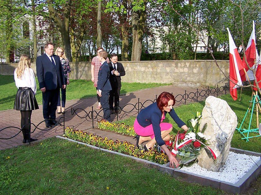 „Uczymy Pamiętać” w SP2 w  Łomży