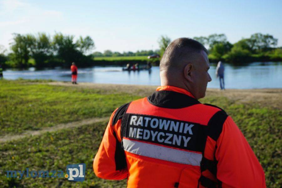 Łomża: Dwóch mężczyzn skoczyło do Narwi. Trwają poszukiwania [VIDEO i FOTO]