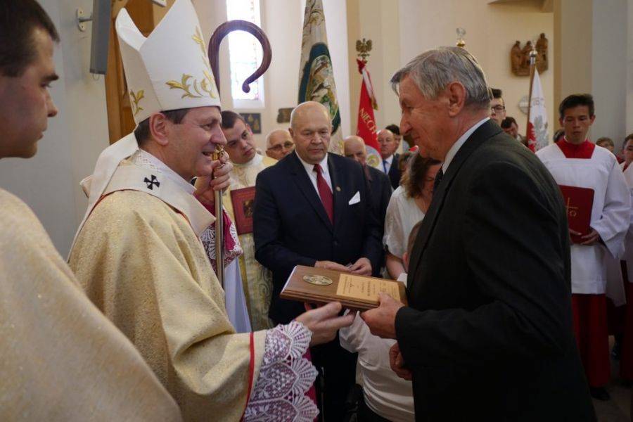 Lekarz weterynarii i dyrektor szkoły w Marianowie z medalami św. Izydora Oracza [FOTO]