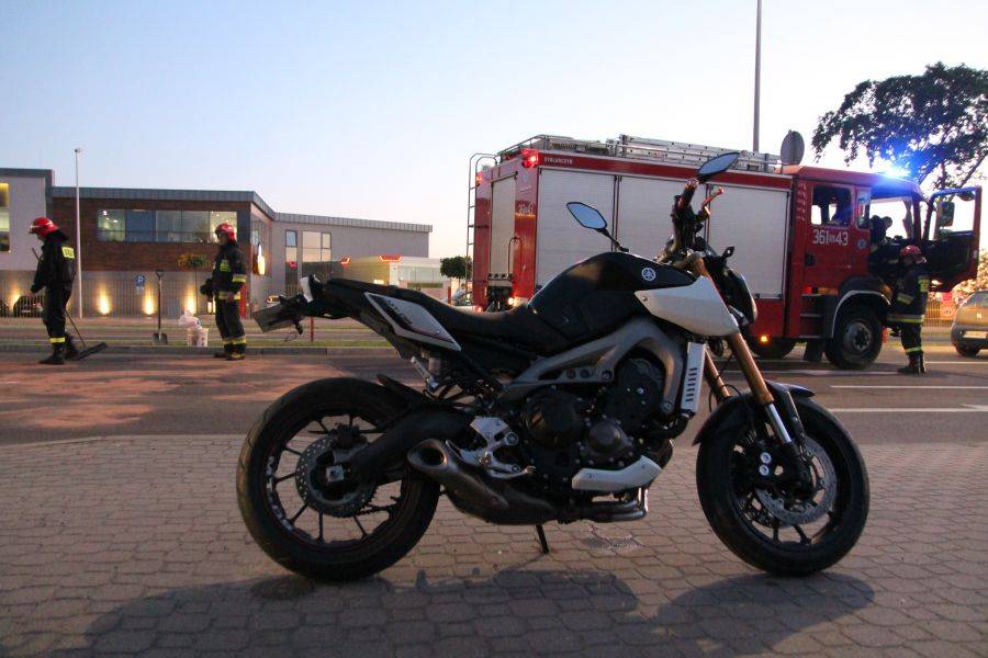 Samochód nauki jazdy i motocyklista [FOTO]