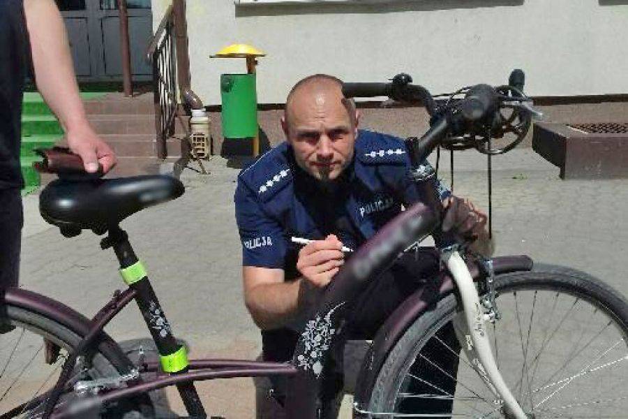 Dzielnicowi znakowali rowery
