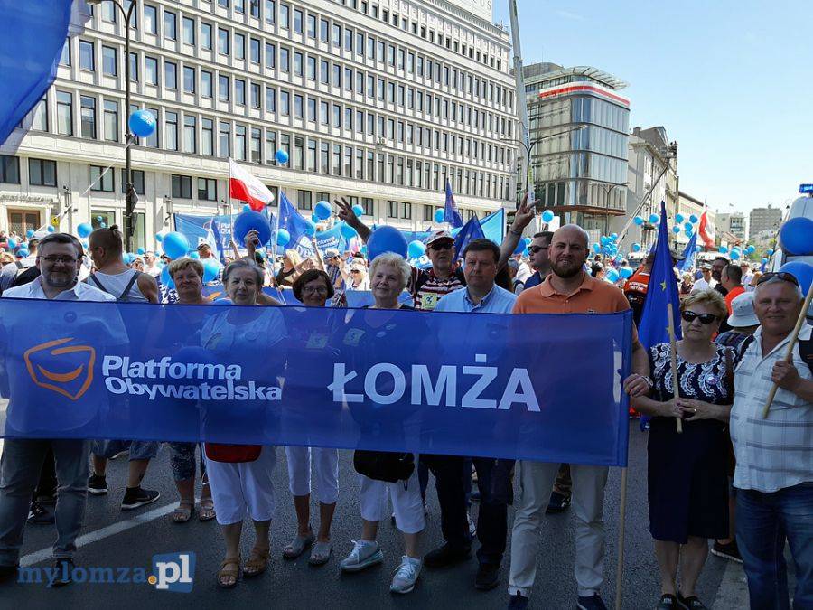 Łomżyńscy działacze i sympatycy PO na marszu w Warszawie [FOTO]