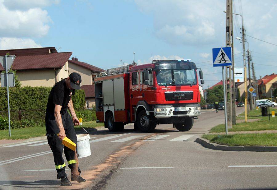 Wielka plama ropy na ulicach Łomży [FOTO]