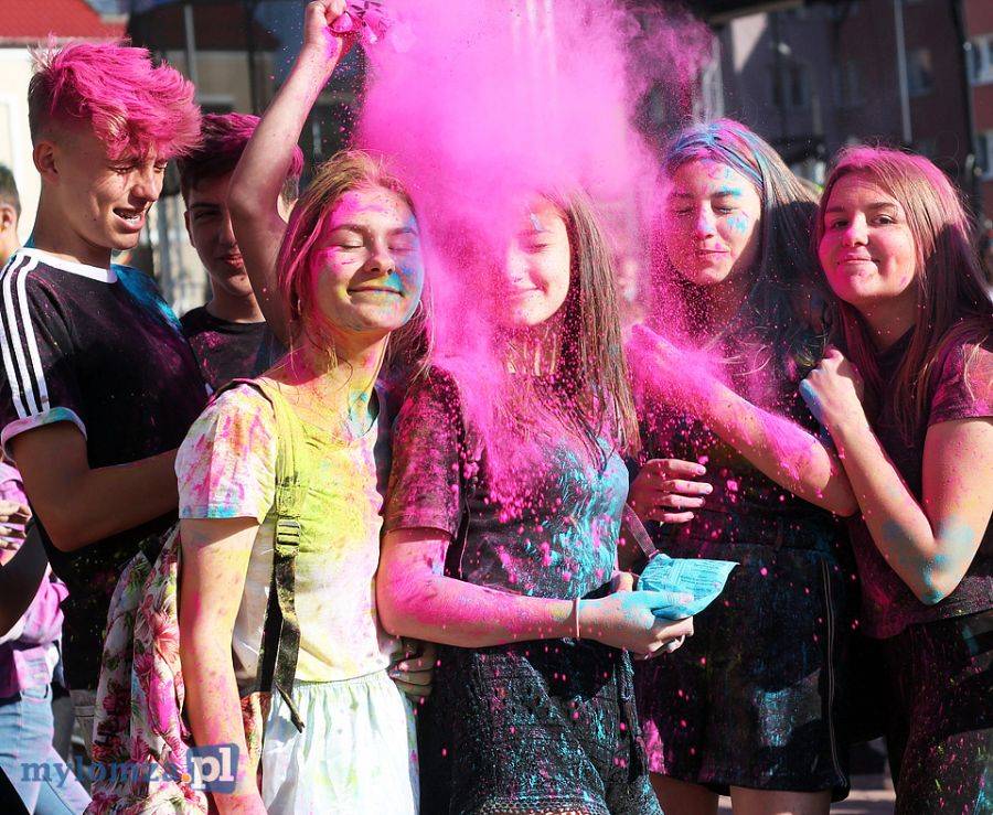 Kolor Fest. Wielobarwny tłum bawił się na Starym Rynku [VIDEO i FOTO]