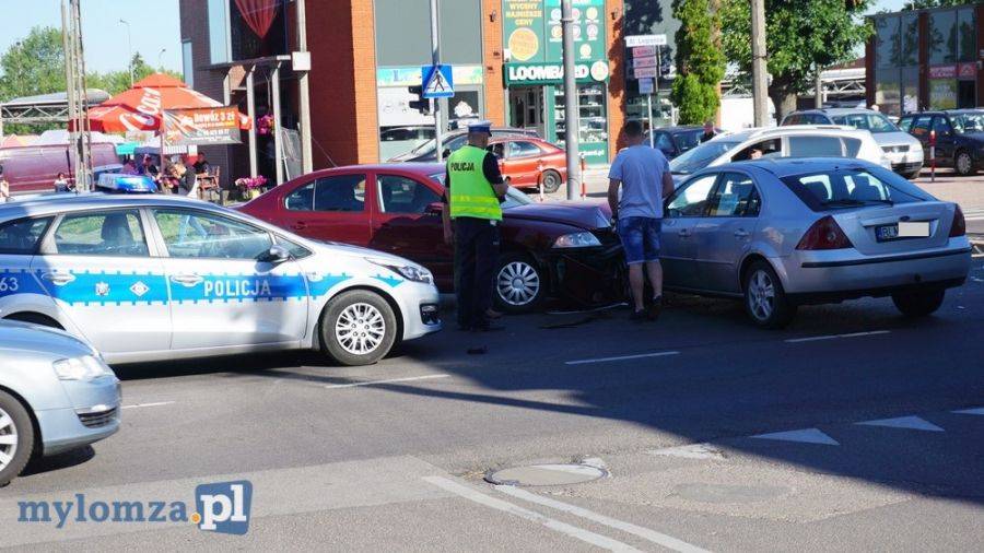 Kolizja na Al. Legionów i utrudnienia w ruchu [FOTO]